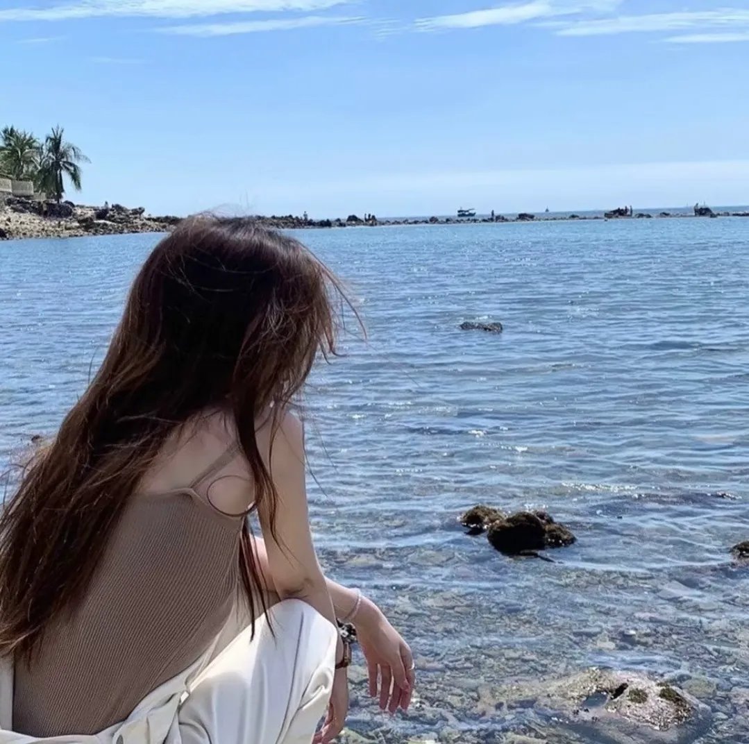 异形基地海报